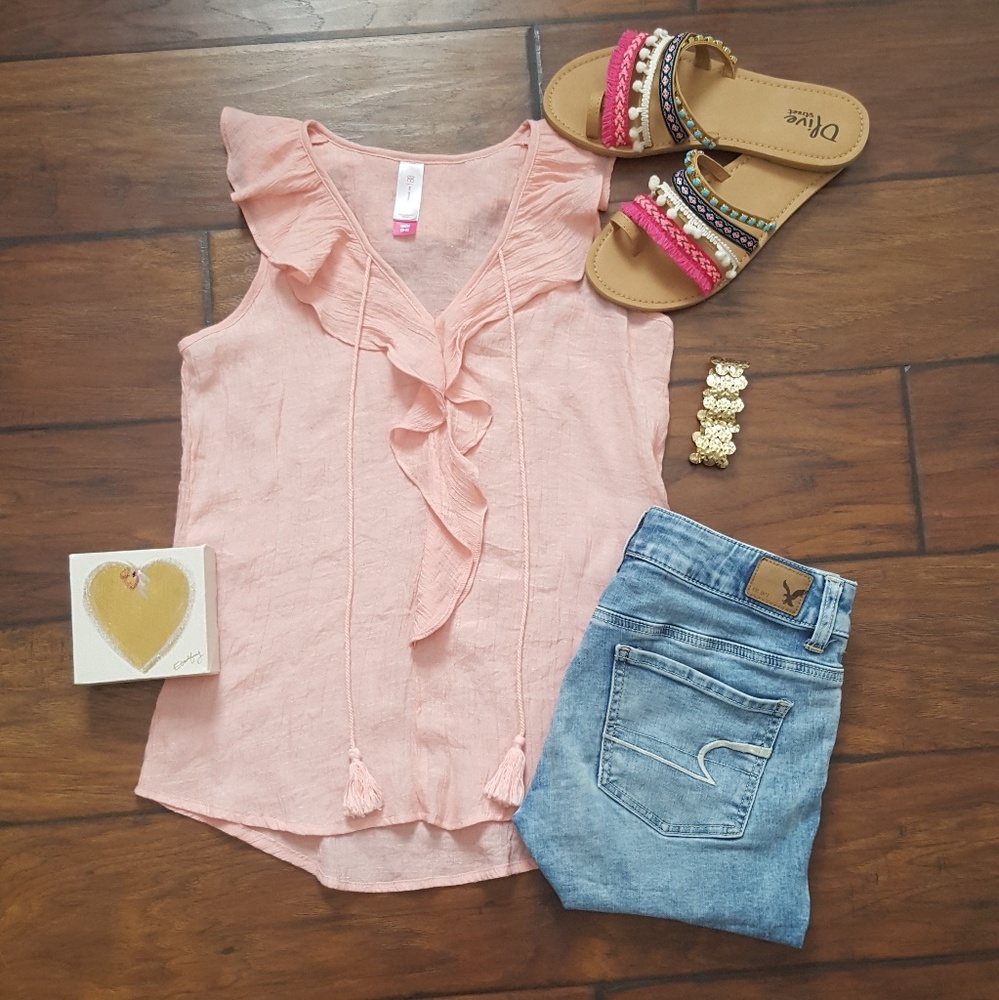 🎉HP🎉Pink Ruffle Top - Picture 2 of 5