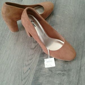 Fioni suede like pumps.