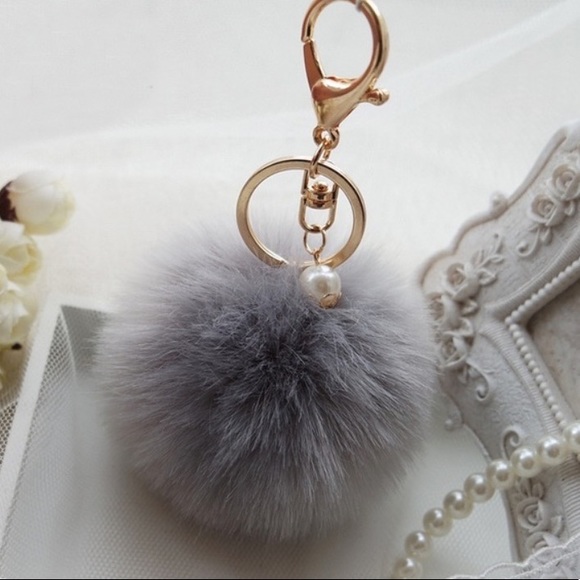 Faux fur Pom Pom keychain/purse - Picture 3 of 4