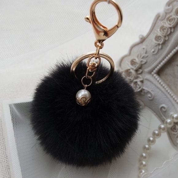 Faux fur Pom Pom keychain/purse - Picture 4 of 4