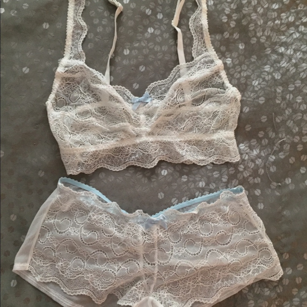 White lace lingerie set