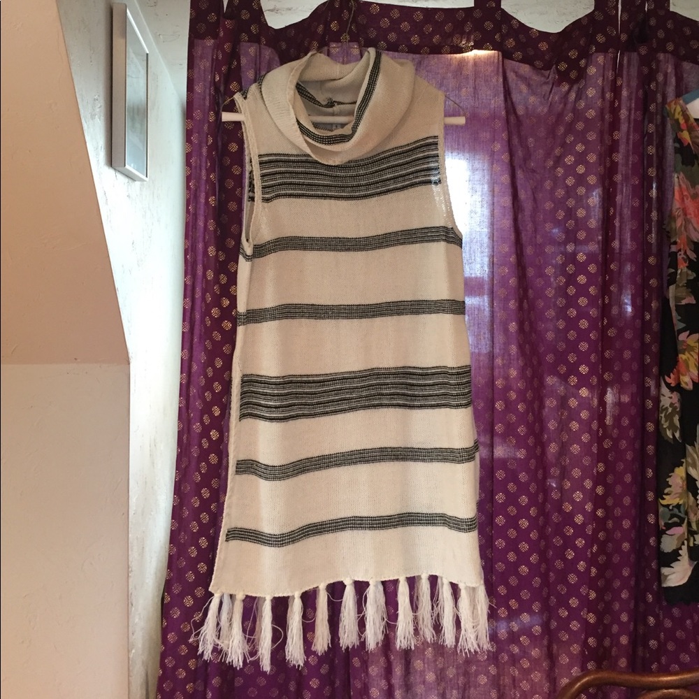 NWT BB Dakota sweater