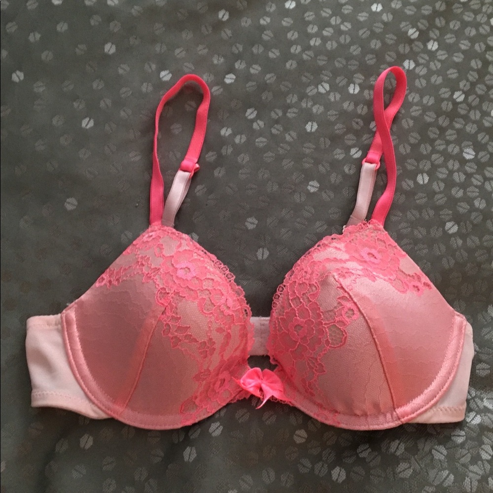 NWOT: coral lace xhilaration bra 34B
