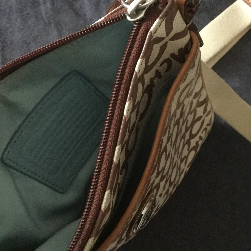 Authentic COACH crossbody - Picture 4 of 7