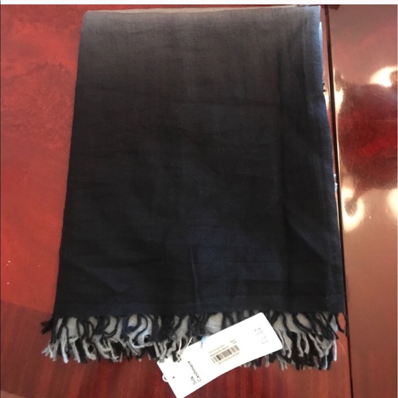 SOLD 🎉 Eileen Fisher Wool Blend Ombré Scarf - Picture 2 of 3