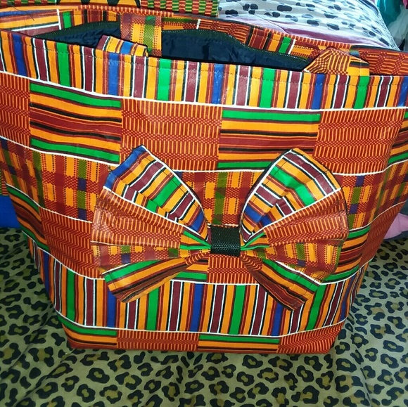 Purses - Picture 4 of 4