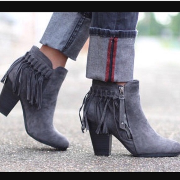 ❤️6 or 8❤️ Black Vegan Leather Suede Heel Booties - Picture 2 of 5
