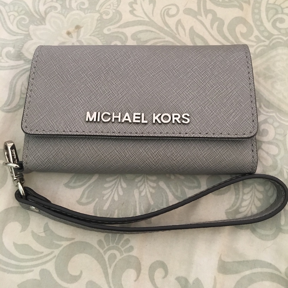 Michael Kors iPhone 5 wristlet