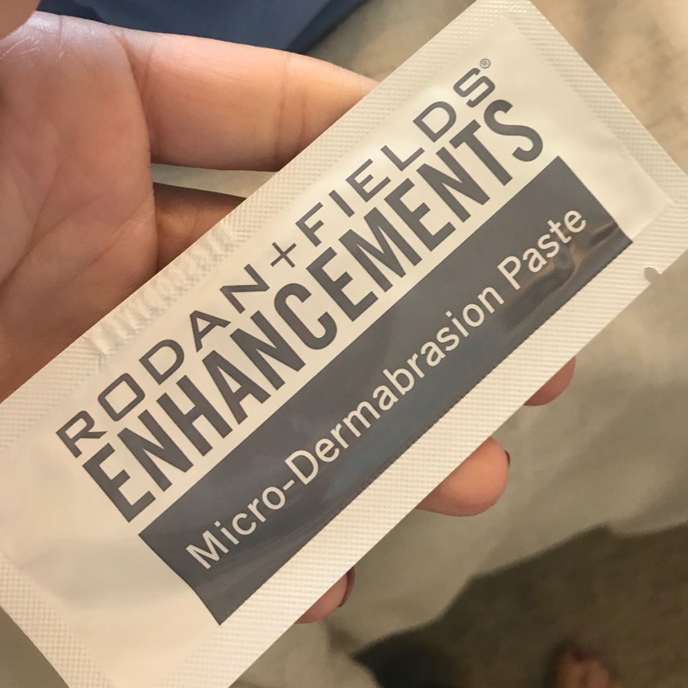 Microdermabrasion paste packets - Picture 2 of 3