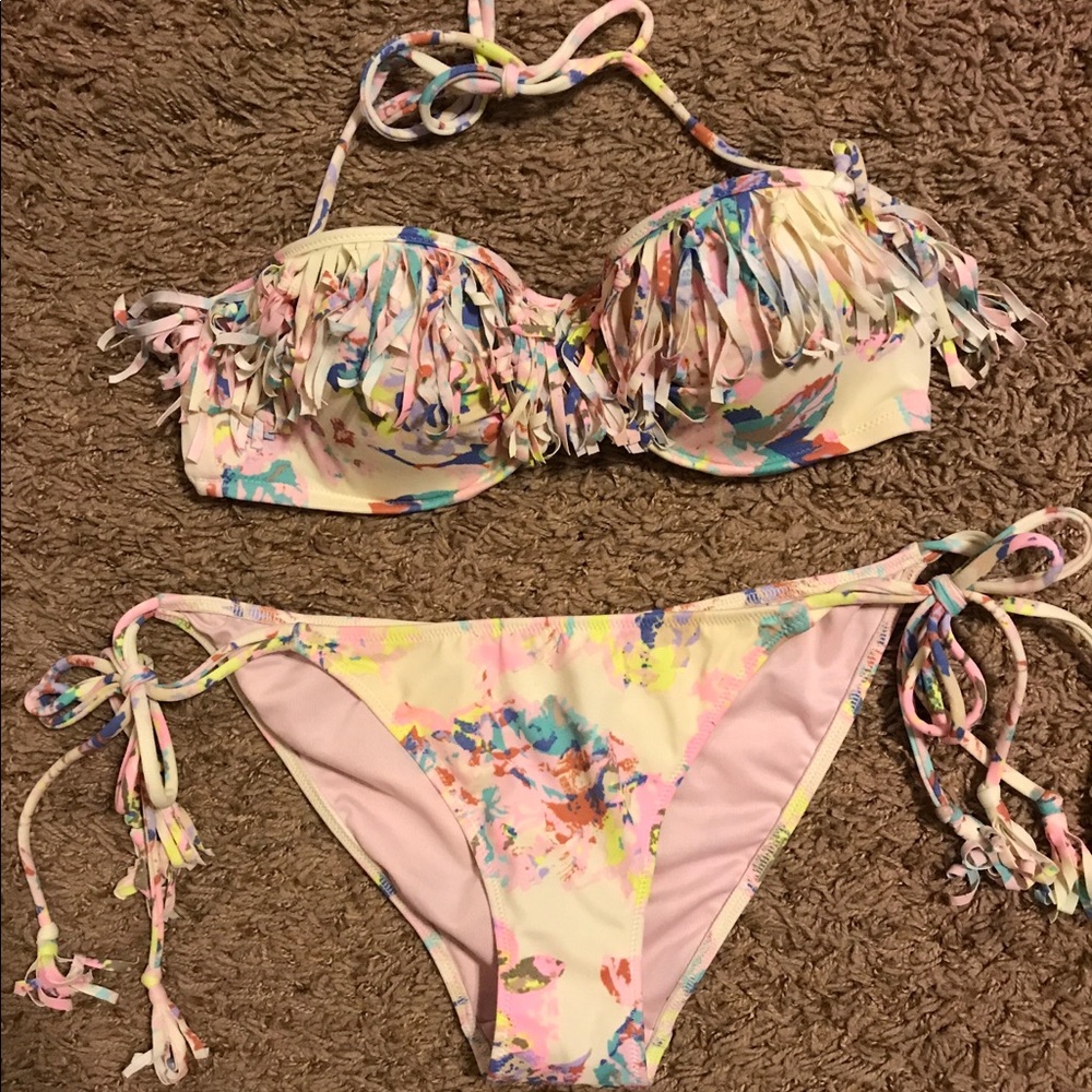 Victoria’s Secret bikini