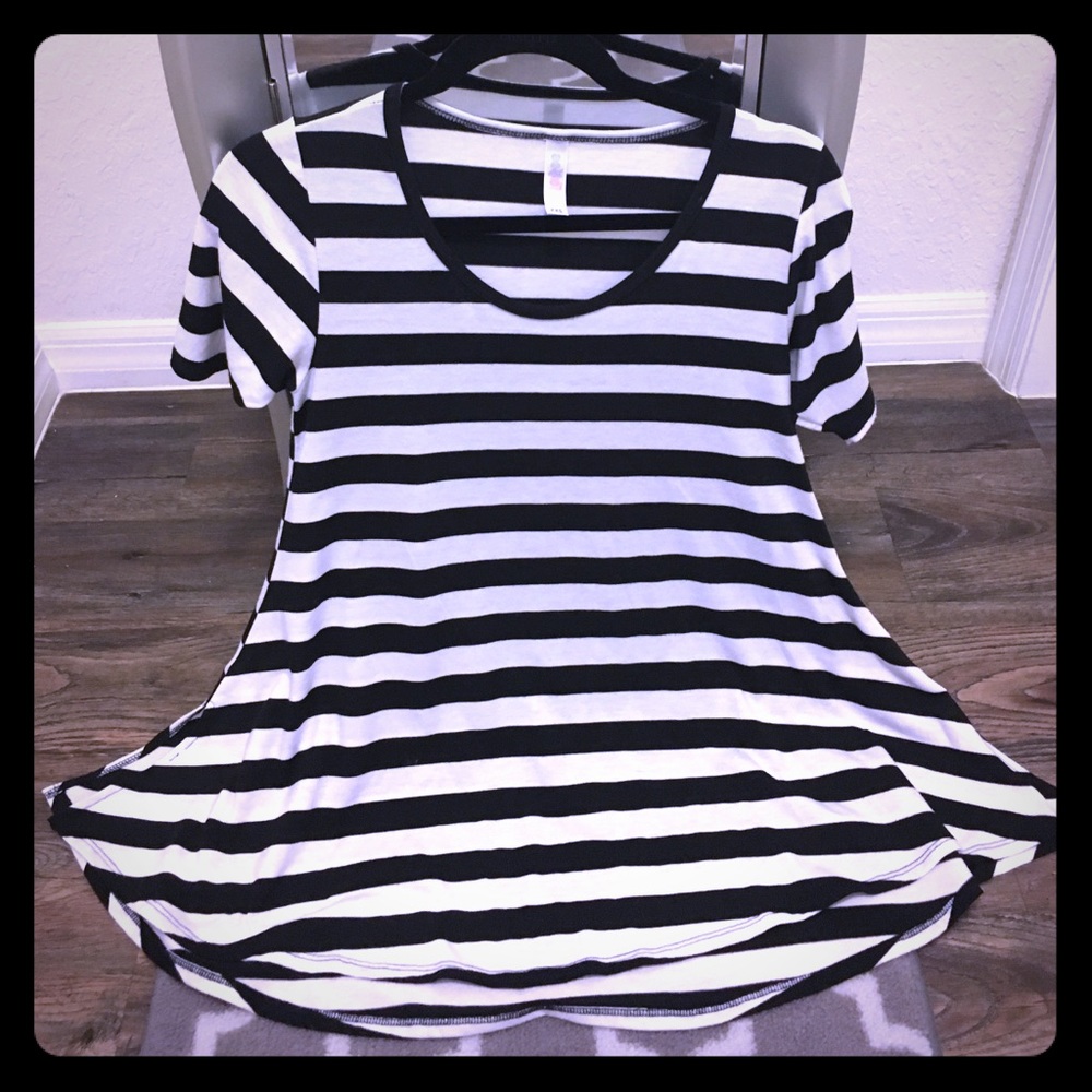 Lularoe Black and White striped Perfect Tee XXS