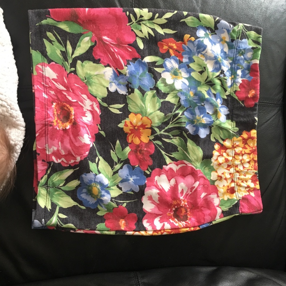 Floral print mini skirt