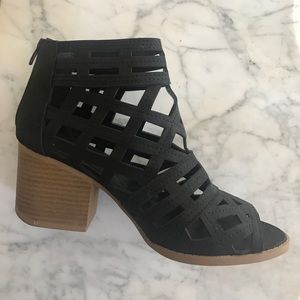 ✨ Open-toe Booties