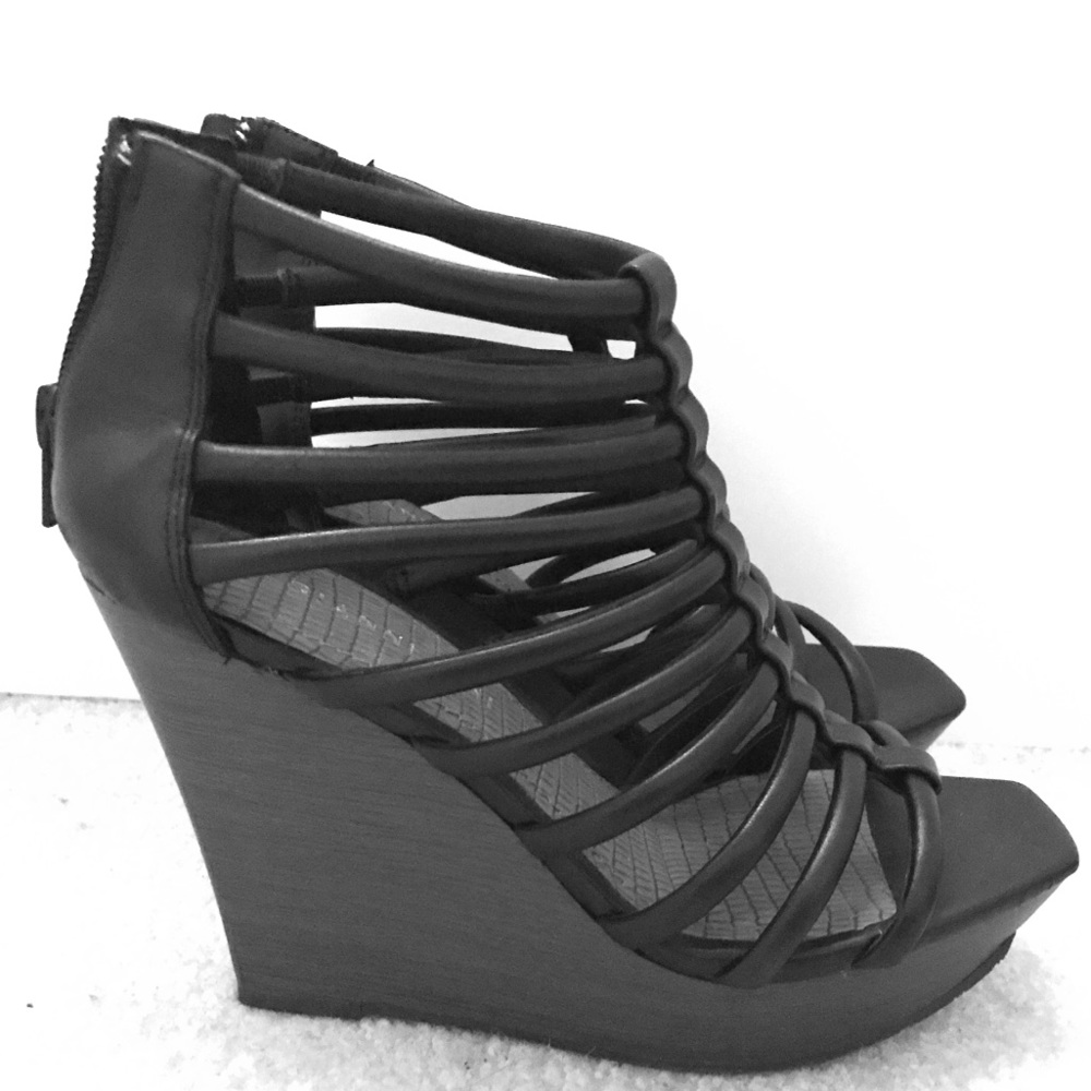 Gianni Bini black Wedge heels