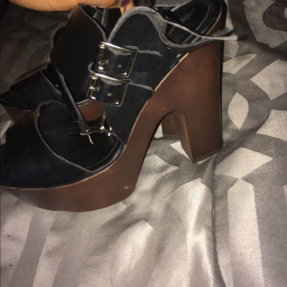 Wedge shoes