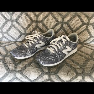 Women’s New Balance Patterned 620’s