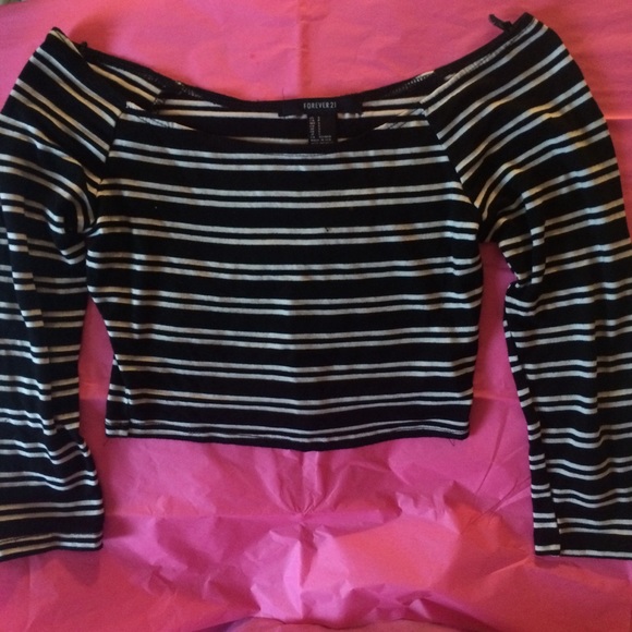 🔴F 21 Crop Top - Picture 2 of 5