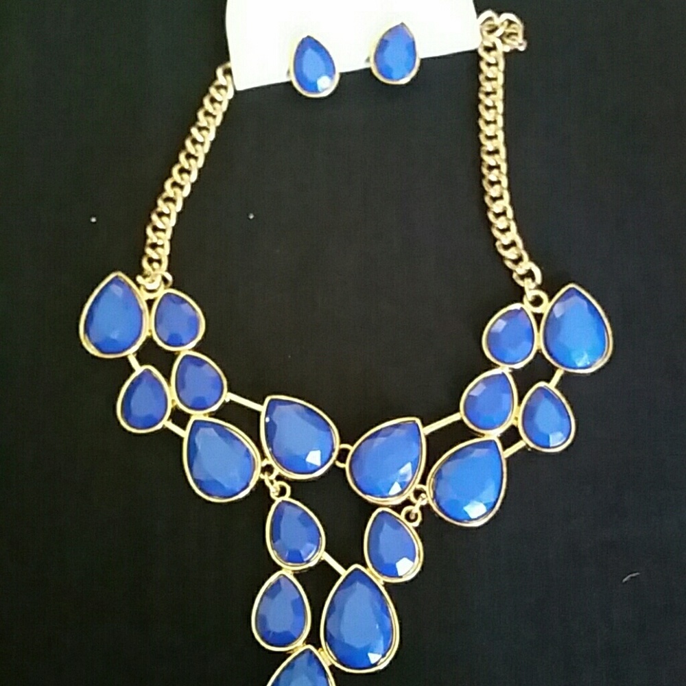 2 piece  in gold setting