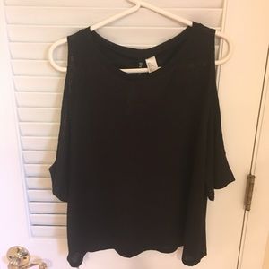 H&M NWT black cropped cold shoulder top