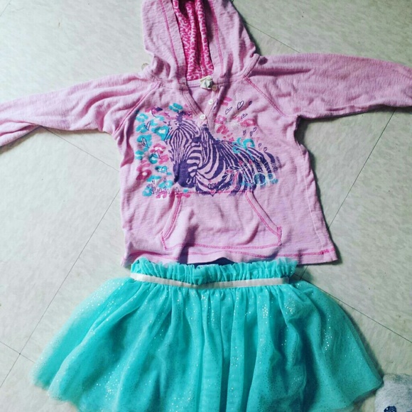 3T top and skirt - Picture 1 of 2