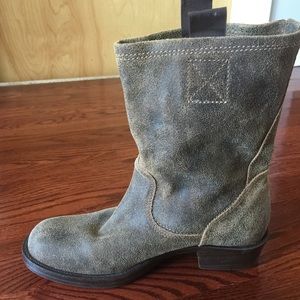 Steve Madden Rustic boots. Great for fall! 🍂🍃