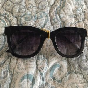 BCBG New With Tags Black Classic Sunglasses 😎