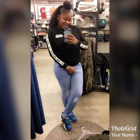 Meet your Posher, Mekii - Picture 1 of 1