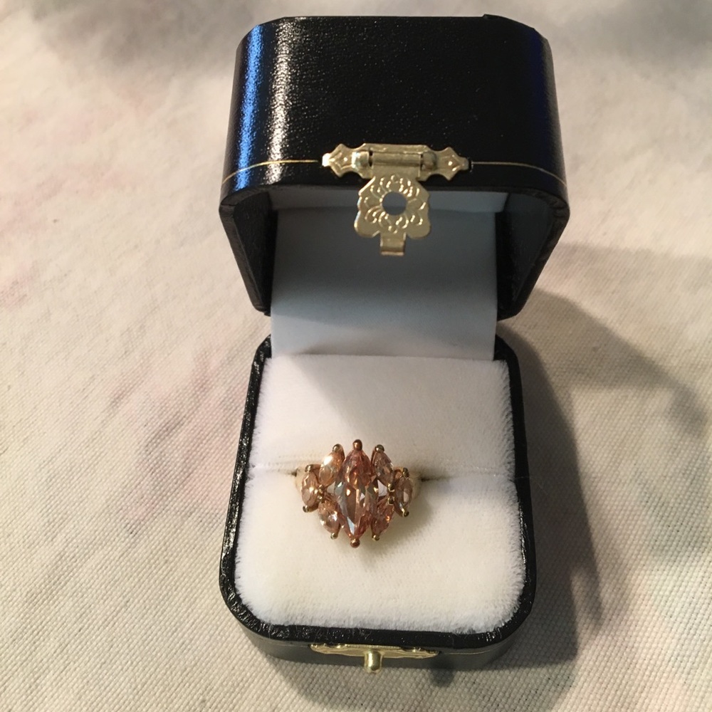 Gorgeous 7 stone ring