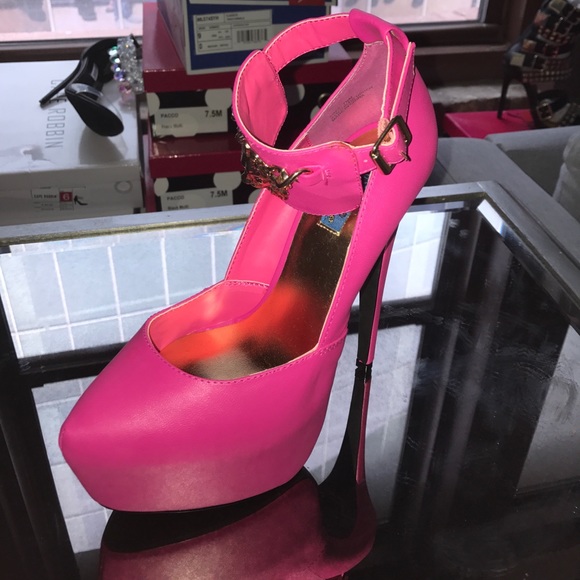 Woman's shoes - Picture 2 of 4