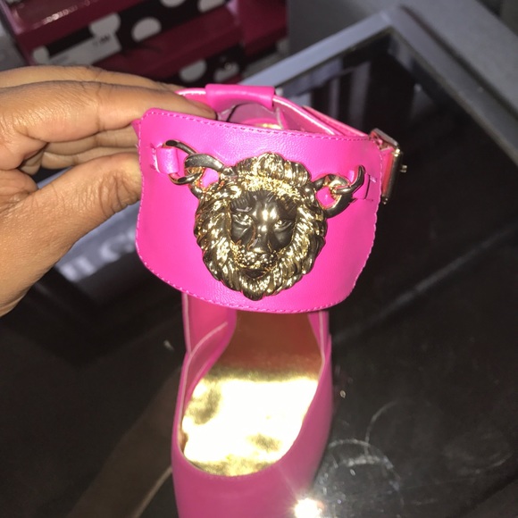 Woman's shoes - Picture 3 of 4