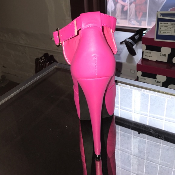 Woman's shoes - Picture 4 of 4