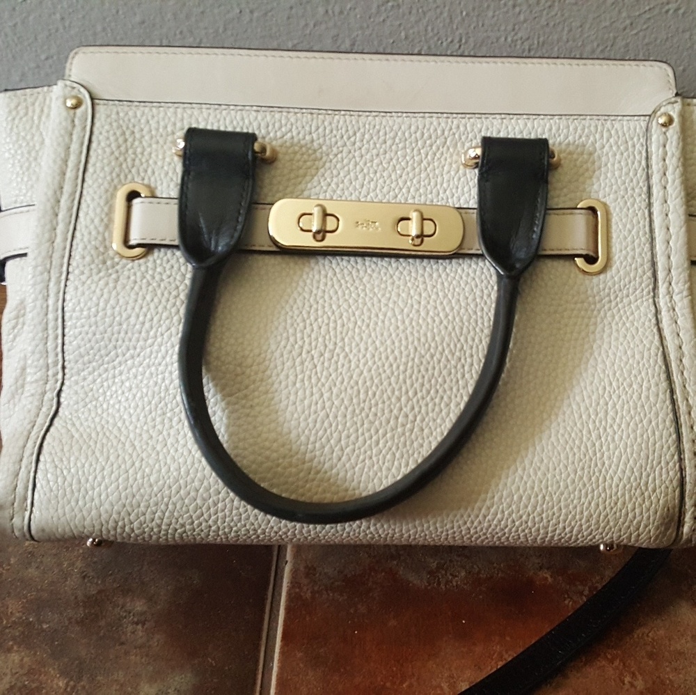 Swagger by Coach purse - Picture 1 of 1