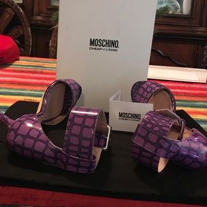 Moschino animal print brand new sandal Moschino animal print brand new sandal