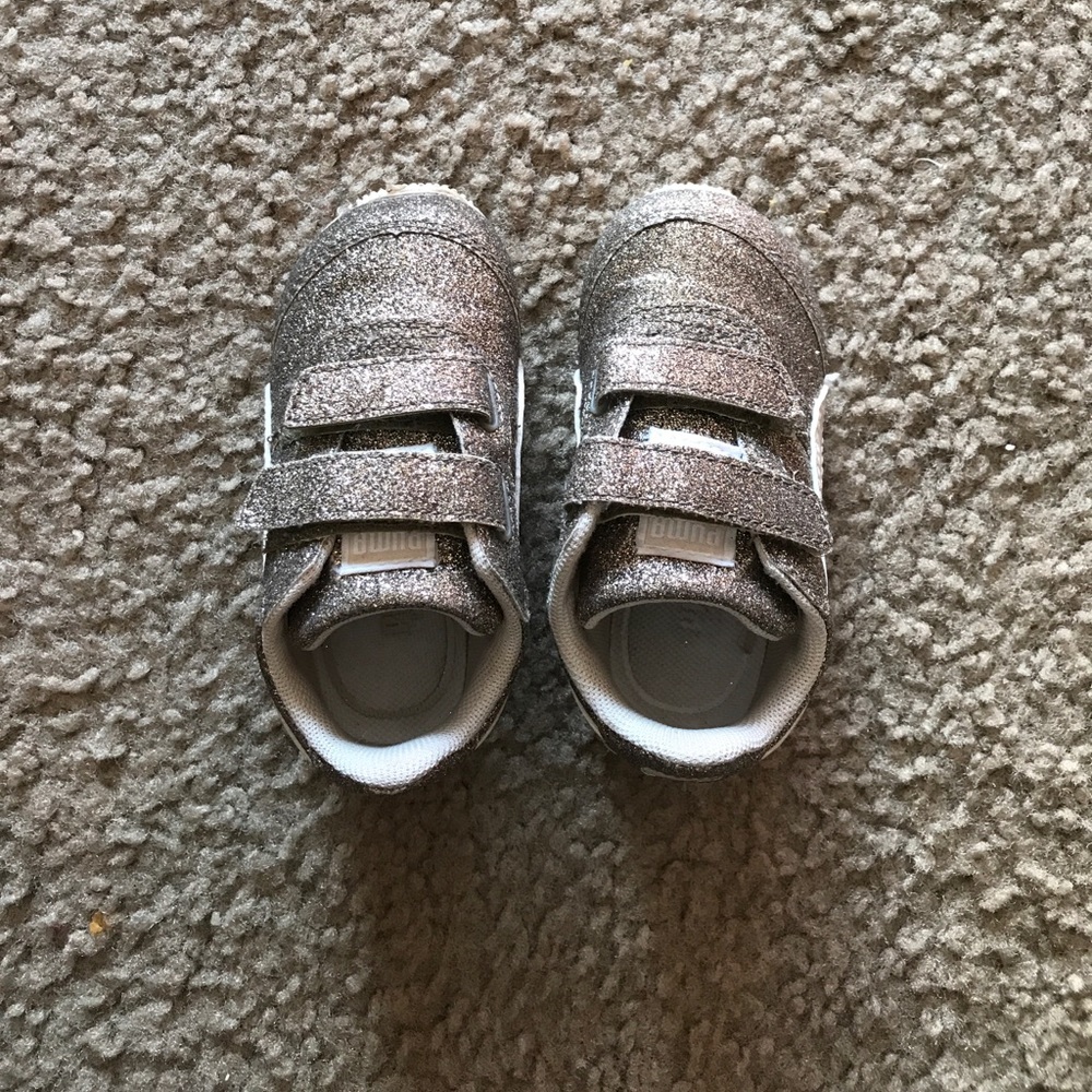 Toddler Puma Sparkly Velcro Sneakers