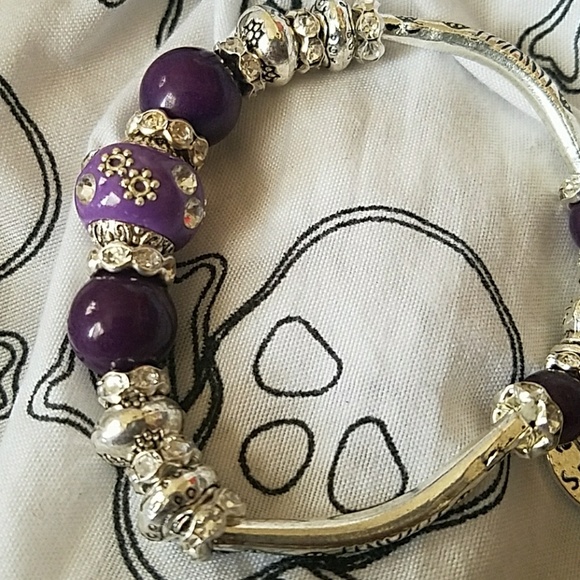 Pretty Ornate Stretch Charm Bracelet New - Picture 2 of 4
