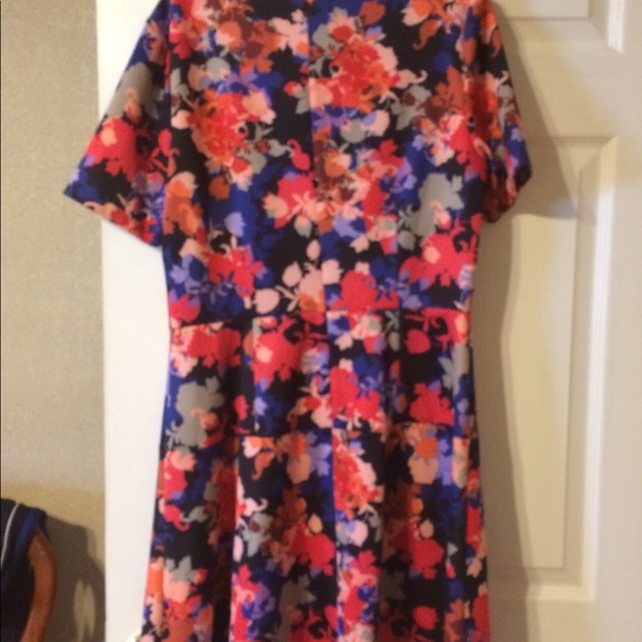 Dress - Picture 3 of 4