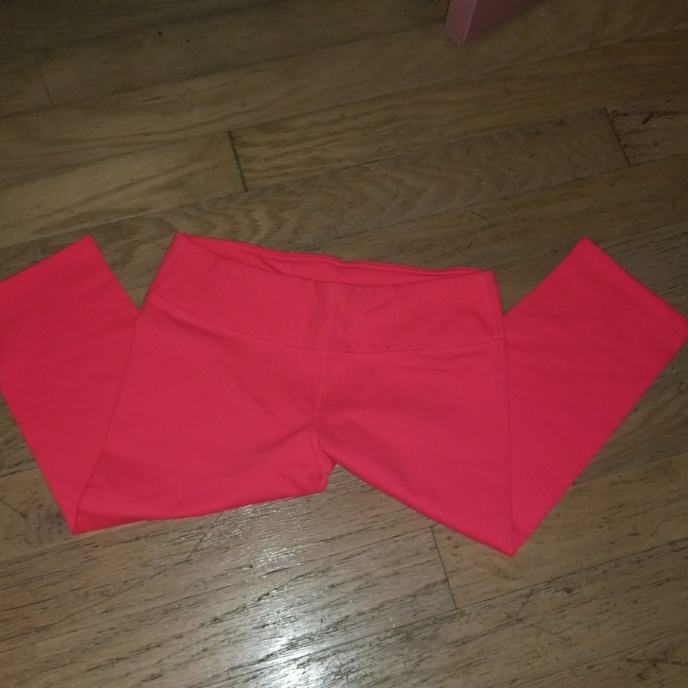 Fabletics coral capris leggings!