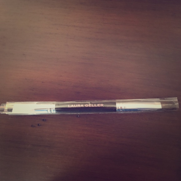 New Laura Geller double ended brush - Picture 1 of 3