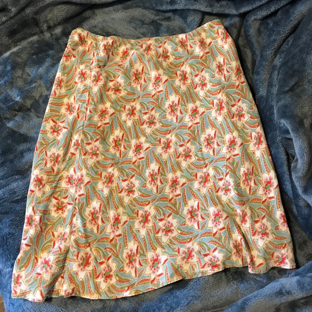GAP FACTORY! CUTE & FLIRTY SKIRT! 100% RAYON!
