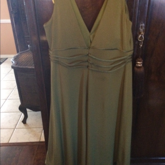 Dress - Picture 3 of 4