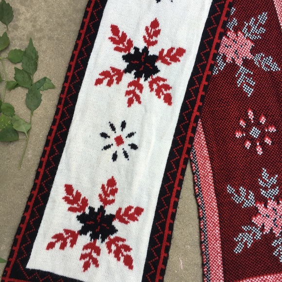 Liz Claiborne Snowflake Scarf - Picture 2 of 3