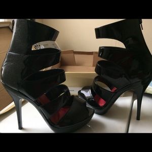 Black pumps