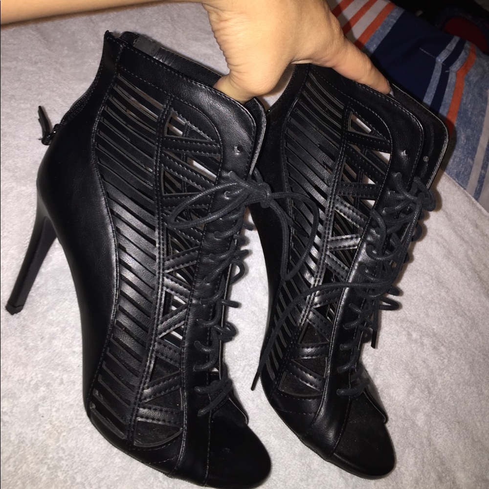 Cute black heels 👠