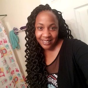 Meet your Posher, Dominique