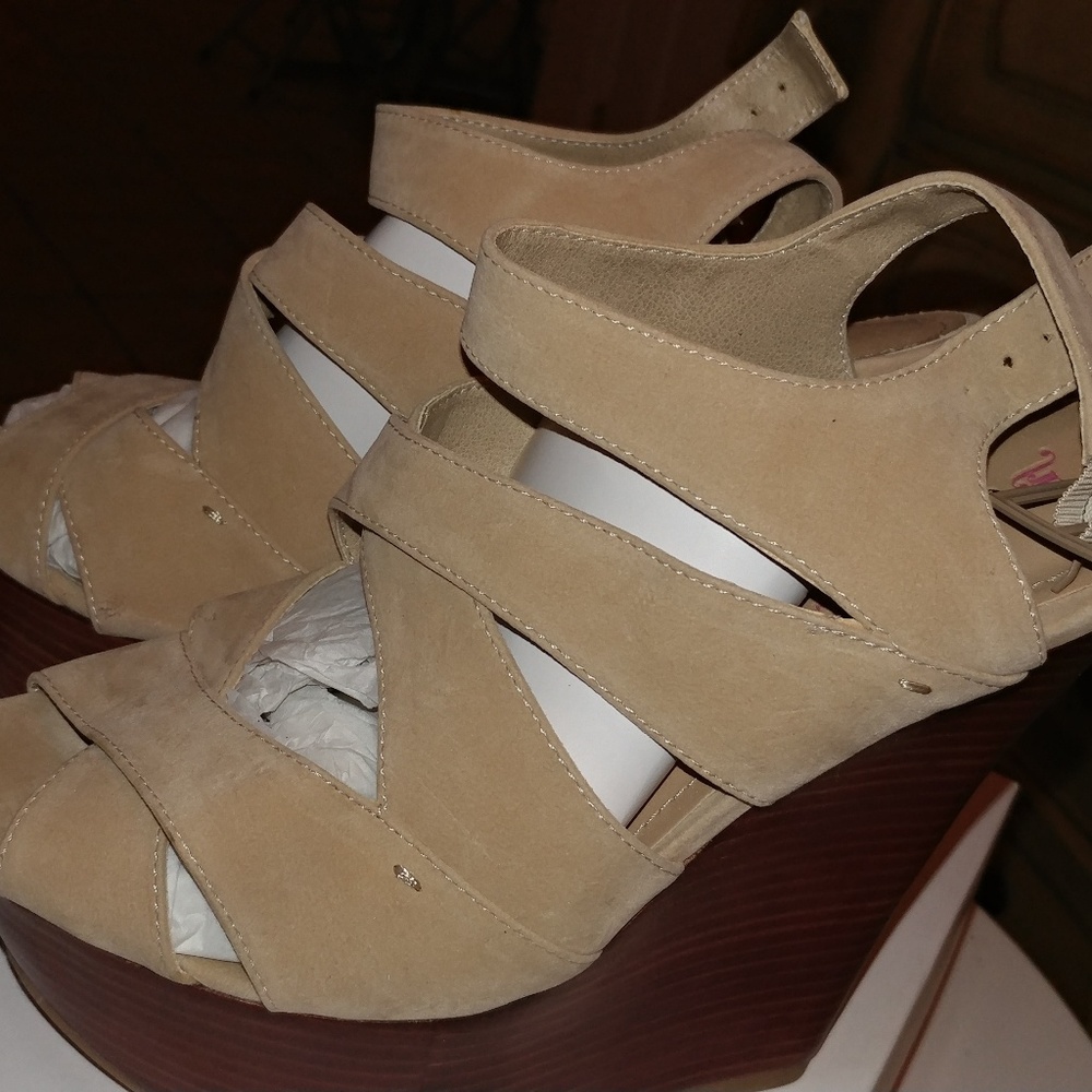 Cutest Wedges NEVER WORN