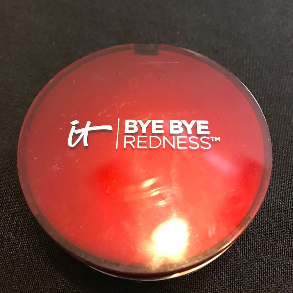 It cosmetics bye-bye redness light beige powder