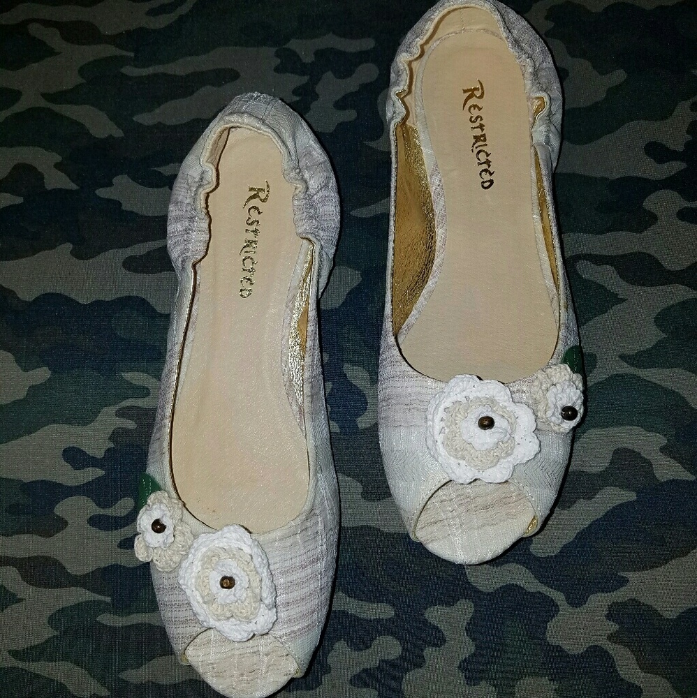 *NEW*Restricted shoes
