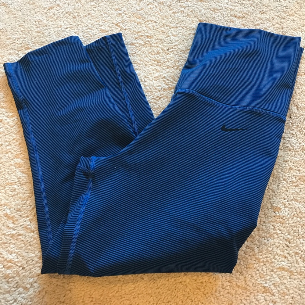Nike Dri-Fit cropped workout leggings