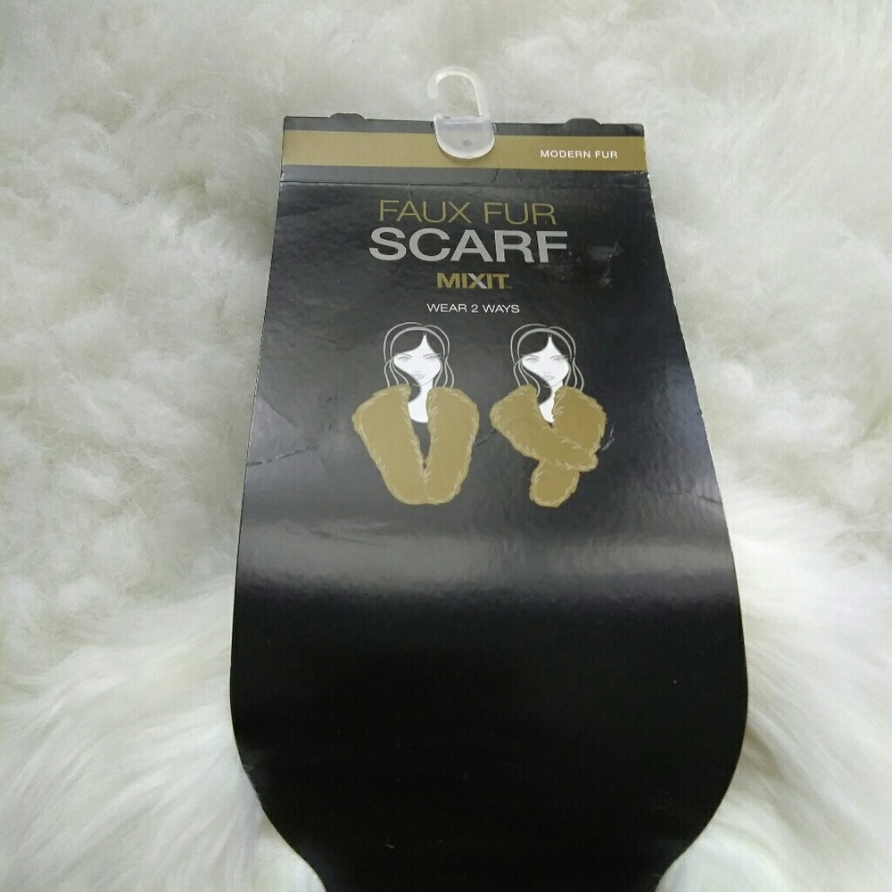 ๐๐๐Faux Fur Scarf๐๐๐ - Picture 2 of 4