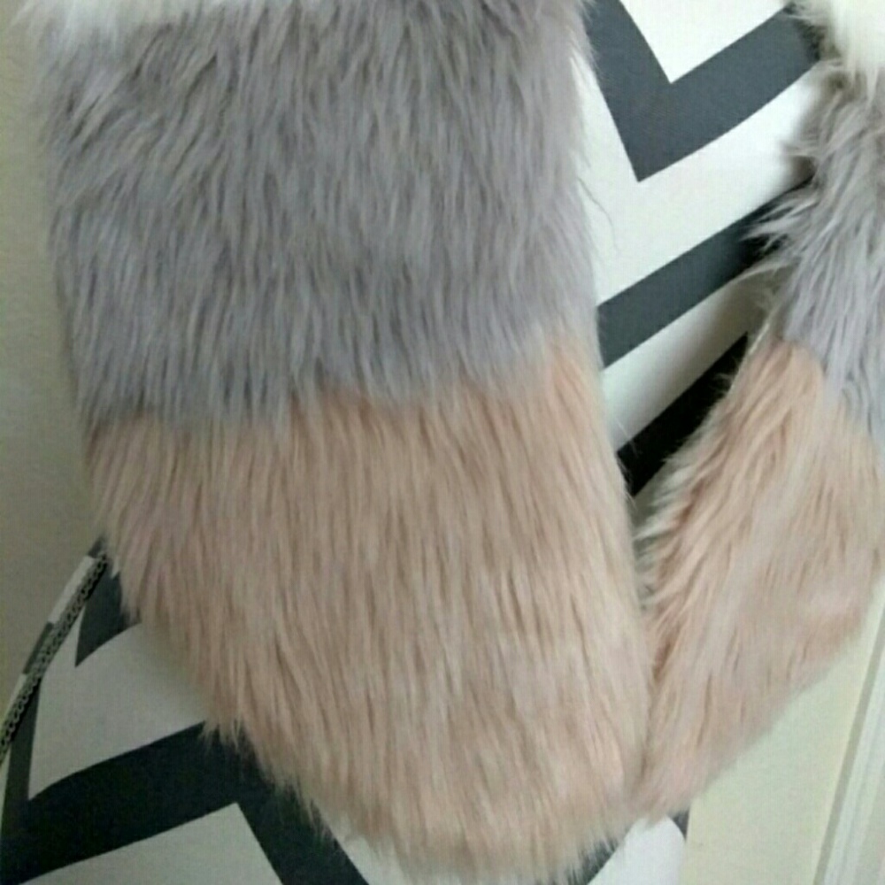 ๐๐๐Faux Fur Scarf๐๐๐ - Picture 4 of 4